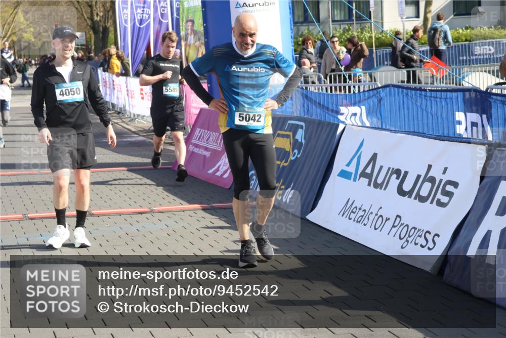 12.04.2026 - 45. Internationalen Wilhelmsburger Insellauf Strokosch-Dieckow http://msf.ph/oto/9452542 12.04.2026 10:36:13 Ziel 5042, 4050, 5589, 3084, 3516 meine-sportfotos.de