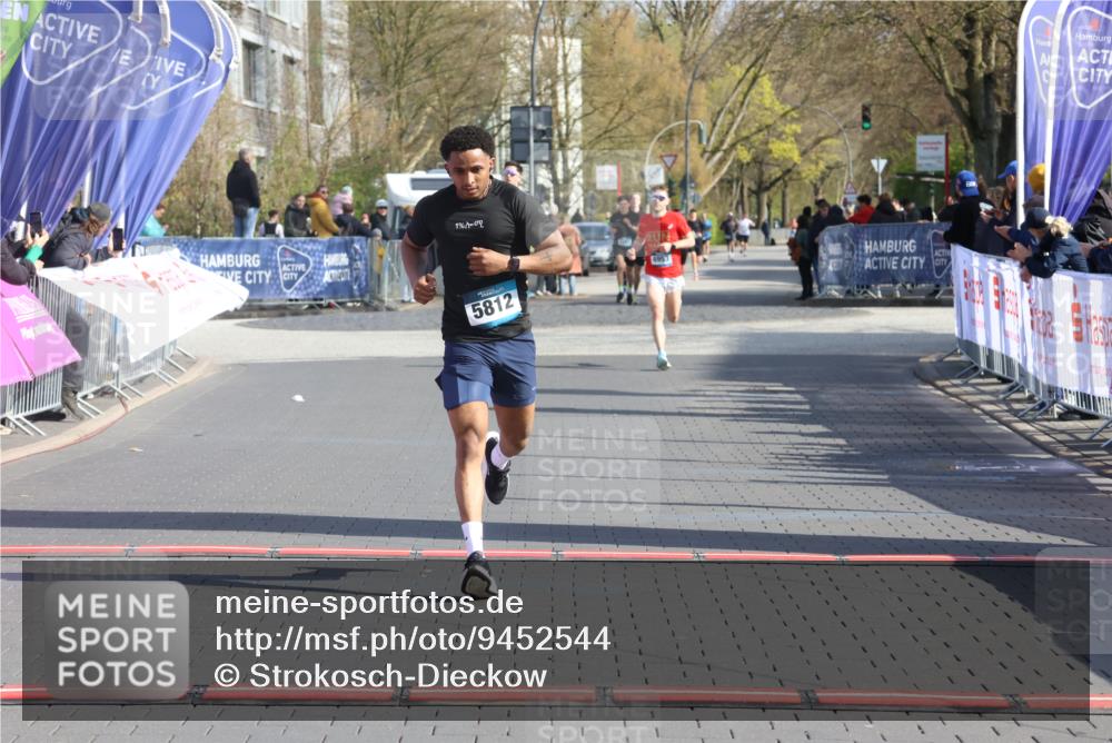 12.04.2026 - 45. Internationalen Wilhelmsburger Insellauf Strokosch-Dieckow http://msf.ph/oto/9452544 12.04.2026 10:23:49 Ziel 5812 meine-sportfotos.de