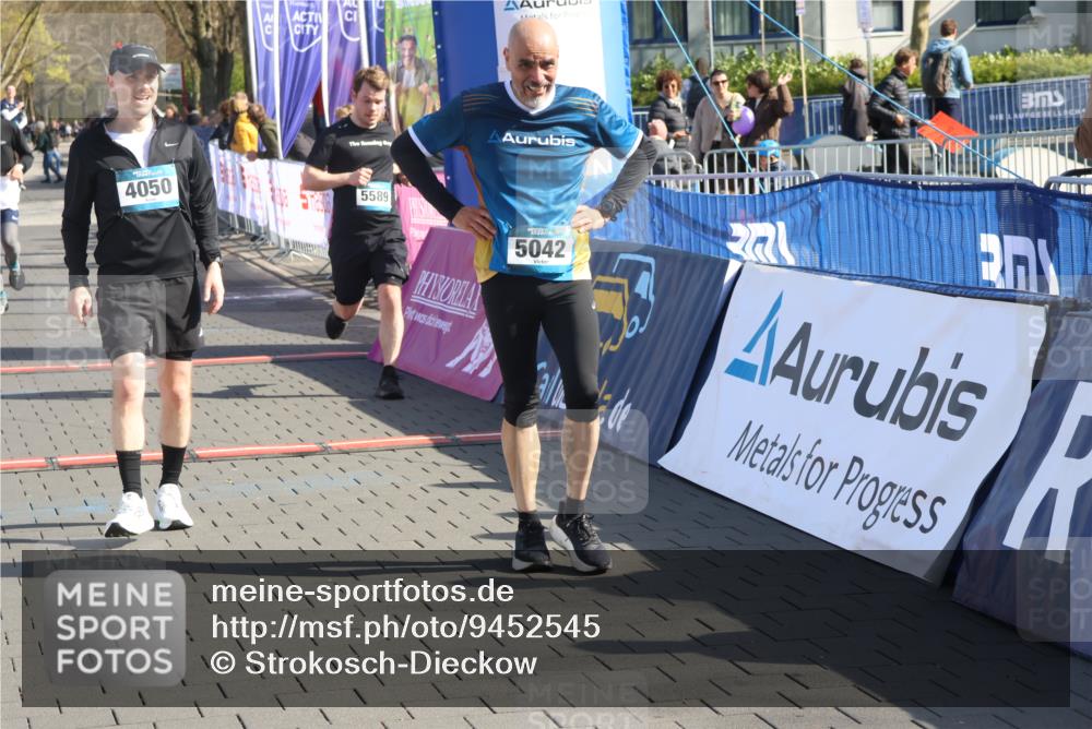 12.04.2026 - 45. Internationalen Wilhelmsburger Insellauf Strokosch-Dieckow http://msf.ph/oto/9452545 12.04.2026 10:36:13 Ziel 5042, 4050, 5589, 3084, 3516 meine-sportfotos.de