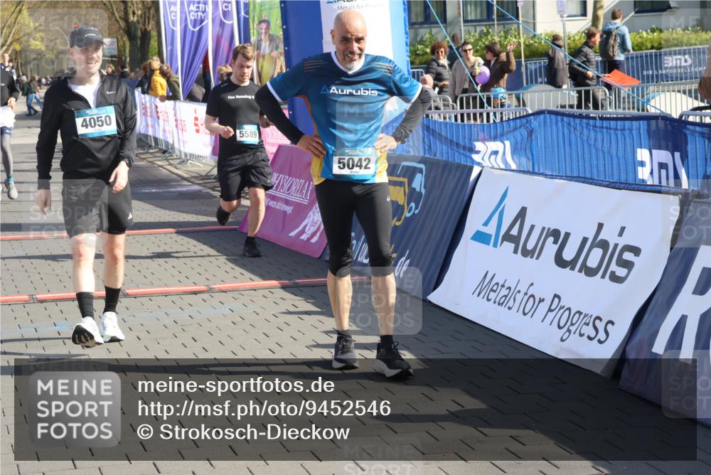 12.04.2026 - 45. Internationalen Wilhelmsburger Insellauf Strokosch-Dieckow http://msf.ph/oto/9452546 12.04.2026 10:36:13 Ziel 5042, 4050, 5589, 3084, 3516 meine-sportfotos.de