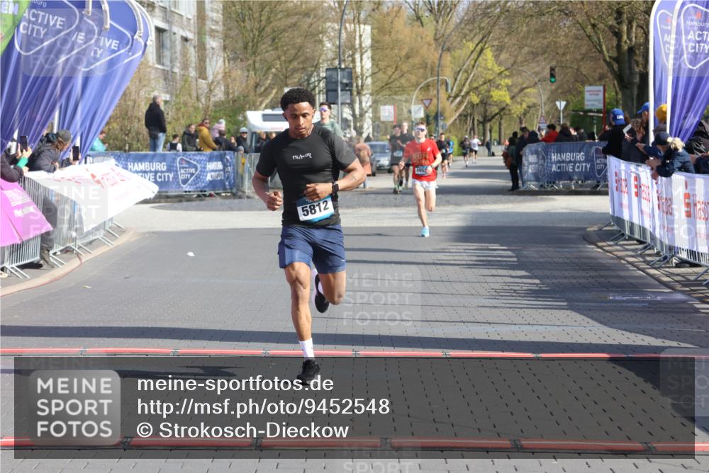 12.04.2026 - 45. Internationalen Wilhelmsburger Insellauf Strokosch-Dieckow http://msf.ph/oto/9452548 12.04.2026 10:23:49 Ziel 5812 meine-sportfotos.de
