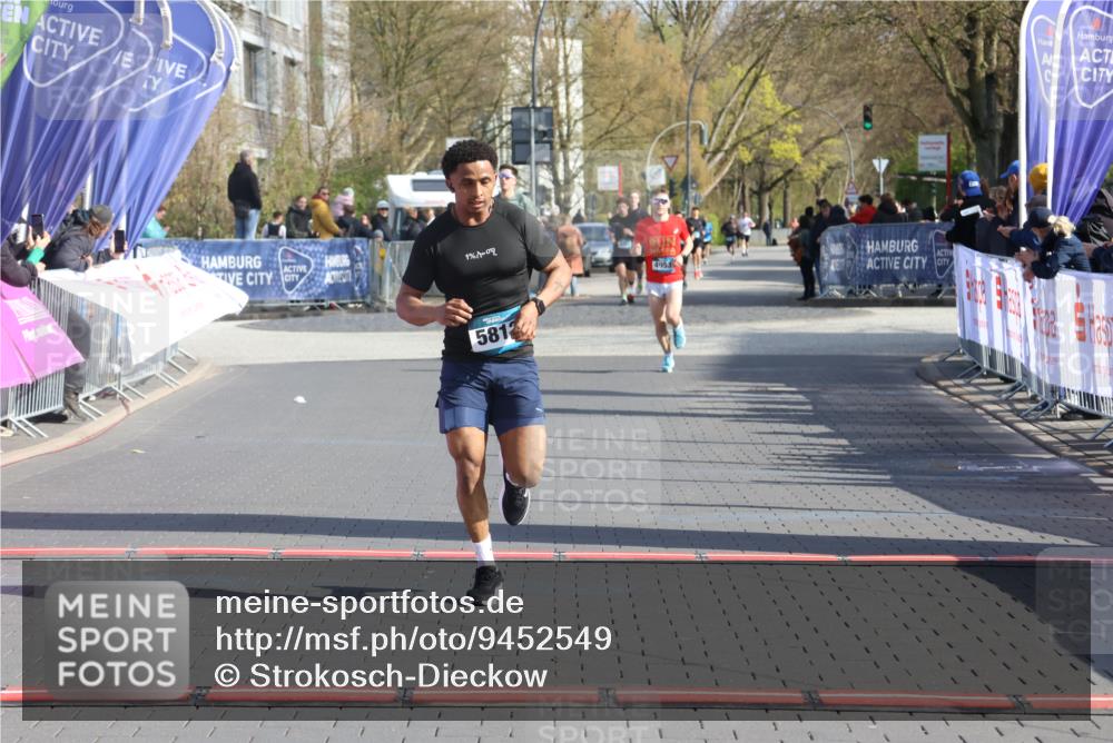 12.04.2026 - 45. Internationalen Wilhelmsburger Insellauf Strokosch-Dieckow http://msf.ph/oto/9452549 12.04.2026 10:23:49 Ziel 5812 meine-sportfotos.de