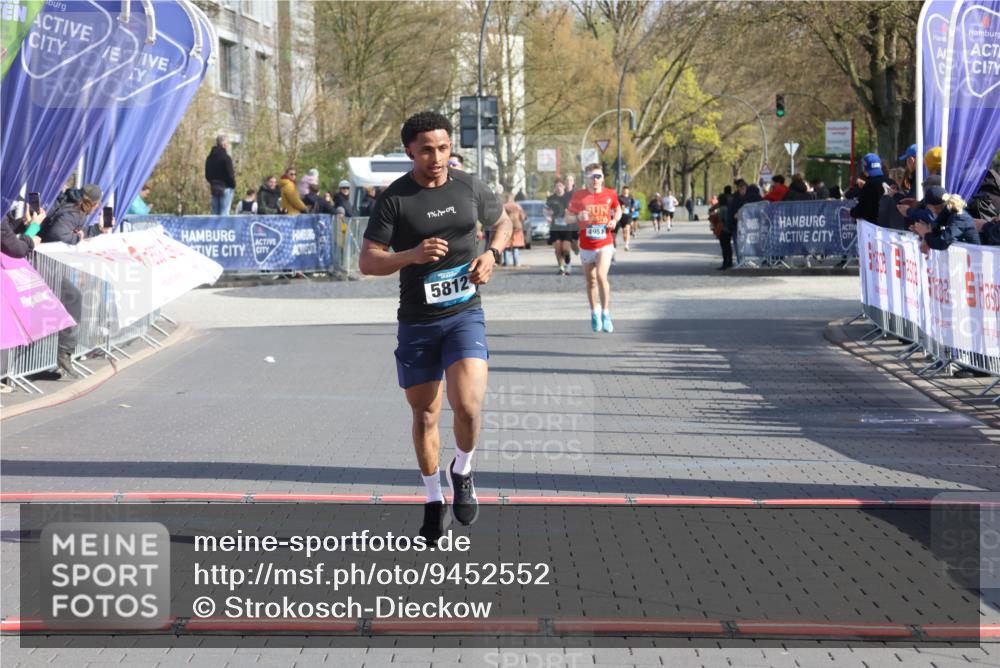 12.04.2026 - 45. Internationalen Wilhelmsburger Insellauf Strokosch-Dieckow http://msf.ph/oto/9452552 12.04.2026 10:23:49 Ziel 5812 meine-sportfotos.de