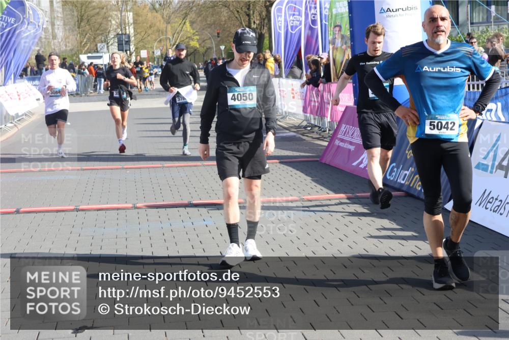 12.04.2026 - 45. Internationalen Wilhelmsburger Insellauf Strokosch-Dieckow http://msf.ph/oto/9452553 12.04.2026 10:36:14 Ziel 5042, 4050, 5589, 3084, 3516 meine-sportfotos.de