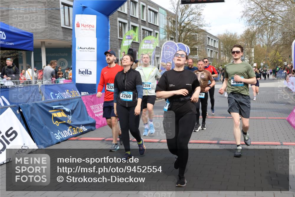 12.04.2026 - 45. Internationalen Wilhelmsburger Insellauf Strokosch-Dieckow http://msf.ph/oto/9452554 12.04.2026 13:09:30 Ziel 2260, 3261, 5324, 3406, 3359, 2981, 5712, 3791, 4453, 4204, 4611, 2440 meine-sportfotos.de