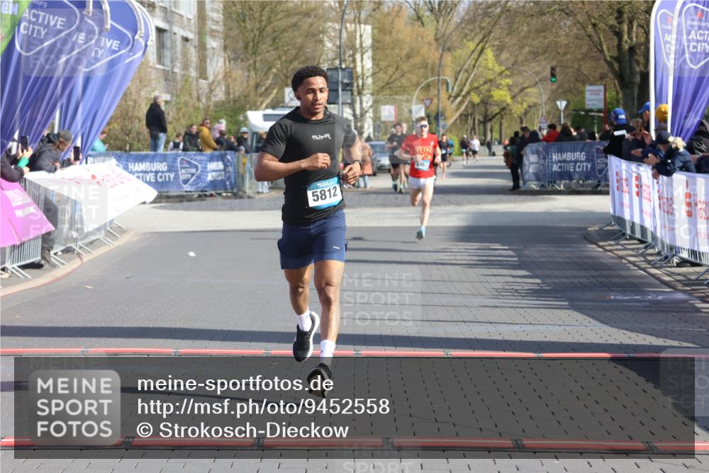 12.04.2026 - 45. Internationalen Wilhelmsburger Insellauf Strokosch-Dieckow http://msf.ph/oto/9452558 12.04.2026 10:23:50 Ziel 5812 meine-sportfotos.de