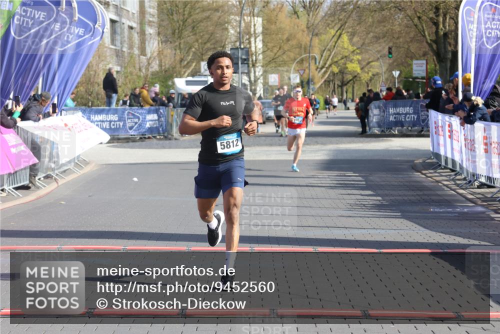 12.04.2026 - 45. Internationalen Wilhelmsburger Insellauf Strokosch-Dieckow http://msf.ph/oto/9452560 12.04.2026 10:23:50 Ziel 5812 meine-sportfotos.de