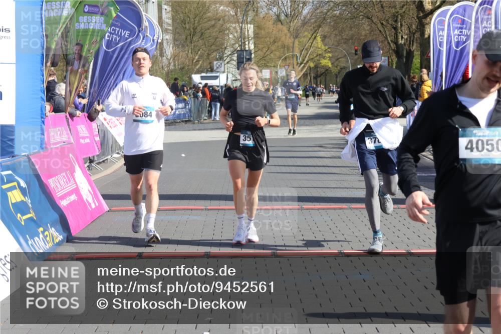 12.04.2026 - 45. Internationalen Wilhelmsburger Insellauf Strokosch-Dieckow http://msf.ph/oto/9452561 12.04.2026 10:36:16 Ziel 4050, 5589, 3084, 3516 meine-sportfotos.de
