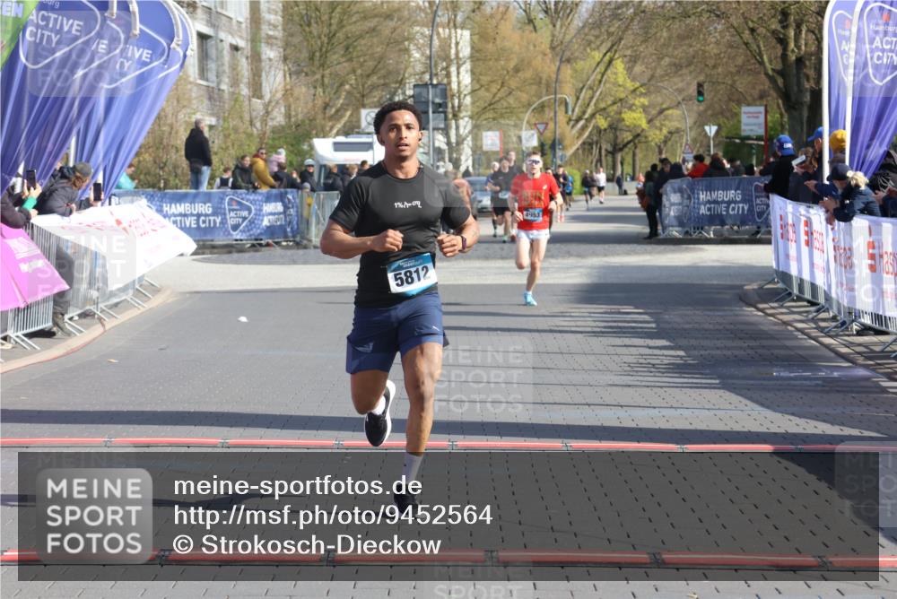 12.04.2026 - 45. Internationalen Wilhelmsburger Insellauf Strokosch-Dieckow http://msf.ph/oto/9452564 12.04.2026 10:23:50 Ziel 5812 meine-sportfotos.de