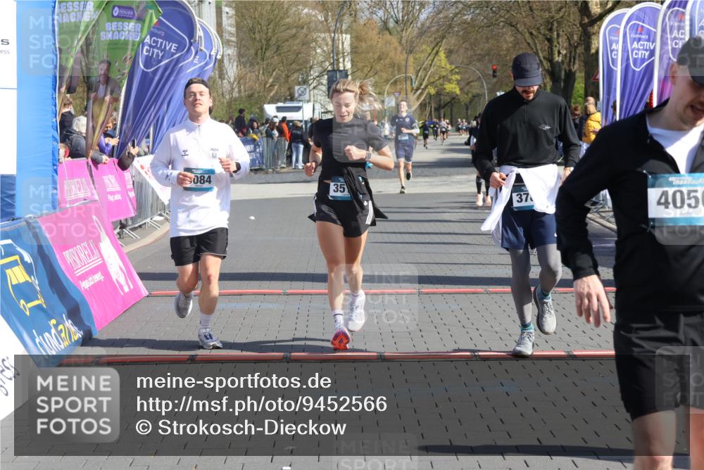 12.04.2026 - 45. Internationalen Wilhelmsburger Insellauf Strokosch-Dieckow http://msf.ph/oto/9452566 12.04.2026 10:36:17 Ziel 5589, 3084, 3516 meine-sportfotos.de