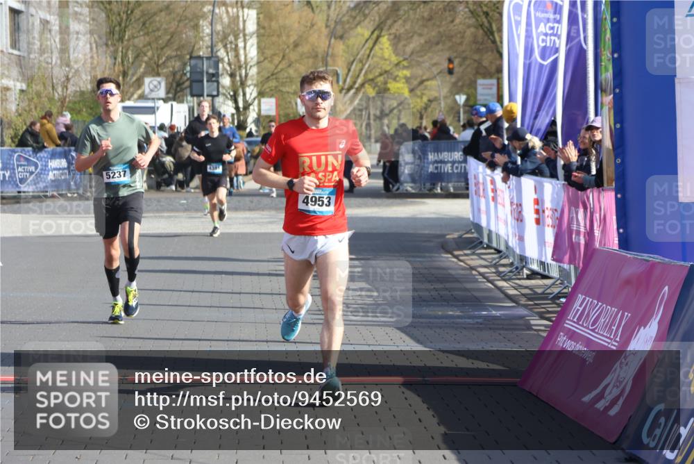 12.04.2026 - 45. Internationalen Wilhelmsburger Insellauf Strokosch-Dieckow http://msf.ph/oto/9452569 12.04.2026 10:23:54 Ziel 5812, 4953, 5237 meine-sportfotos.de