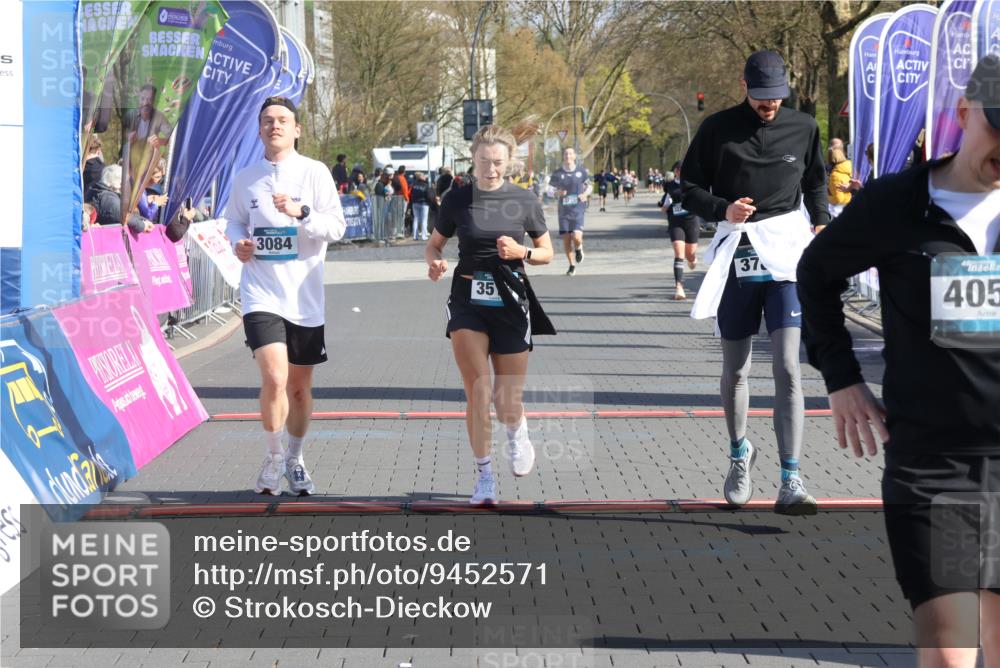 12.04.2026 - 45. Internationalen Wilhelmsburger Insellauf Strokosch-Dieckow http://msf.ph/oto/9452571 12.04.2026 10:36:17 Ziel 5589, 3084, 3516 meine-sportfotos.de