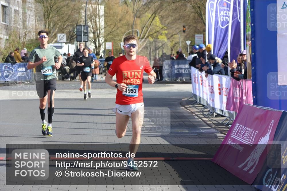 12.04.2026 - 45. Internationalen Wilhelmsburger Insellauf Strokosch-Dieckow http://msf.ph/oto/9452572 12.04.2026 10:23:54 Ziel 5812, 4953, 5237 meine-sportfotos.de