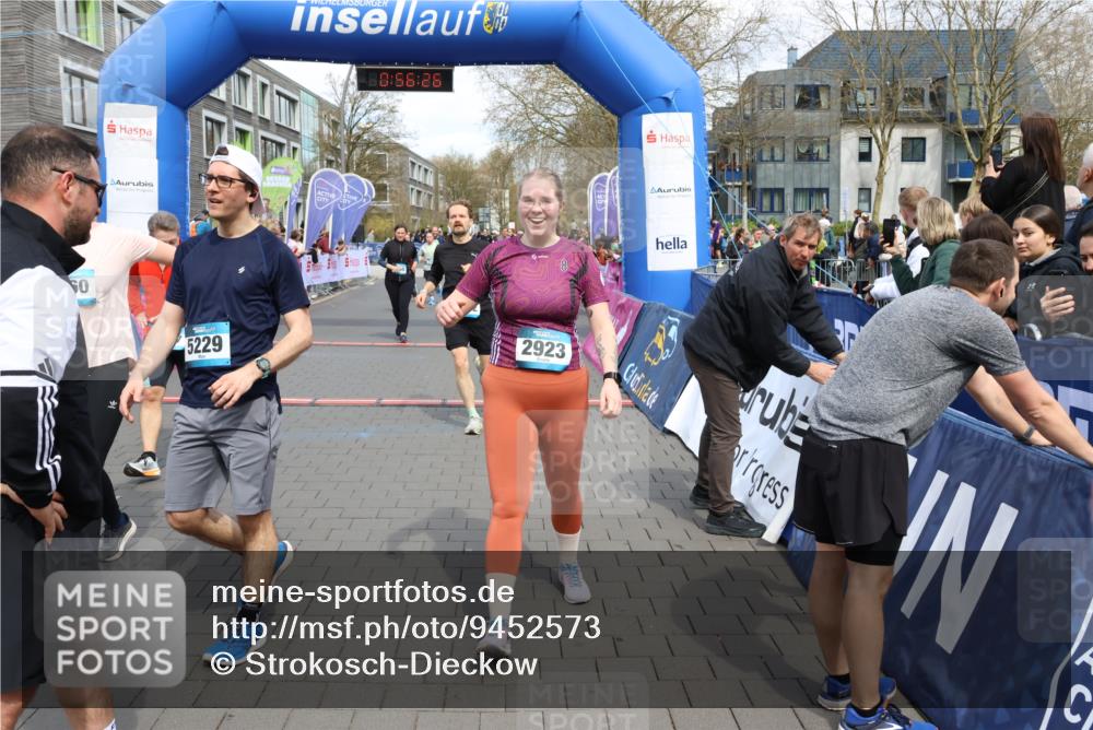 12.04.2026 - 45. Internationalen Wilhelmsburger Insellauf Strokosch-Dieckow http://msf.ph/oto/9452573 12.04.2026 13:09:26 Ziel 2077, 2923, 4652, 2260, 3261, 5324, 3406, 3359, 2981, 5712, 3791 meine-sportfotos.de
