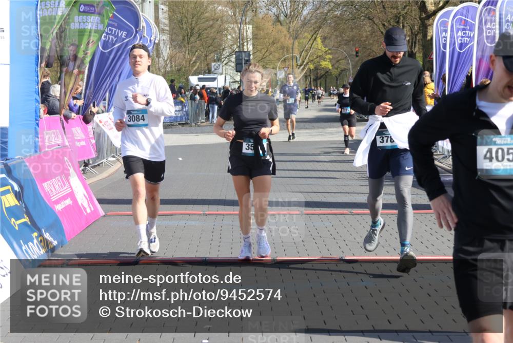 12.04.2026 - 45. Internationalen Wilhelmsburger Insellauf Strokosch-Dieckow http://msf.ph/oto/9452574 12.04.2026 10:36:17 Ziel 5589, 3084, 3516 meine-sportfotos.de