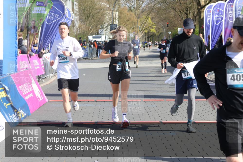 12.04.2026 - 45. Internationalen Wilhelmsburger Insellauf Strokosch-Dieckow http://msf.ph/oto/9452579 12.04.2026 10:36:17 Ziel 5589, 3084, 3516 meine-sportfotos.de