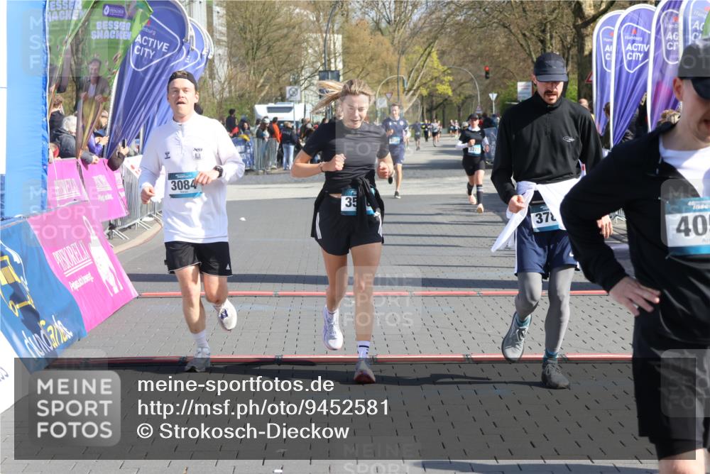 12.04.2026 - 45. Internationalen Wilhelmsburger Insellauf Strokosch-Dieckow http://msf.ph/oto/9452581 12.04.2026 10:36:17 Ziel 5589, 3084, 3516 meine-sportfotos.de