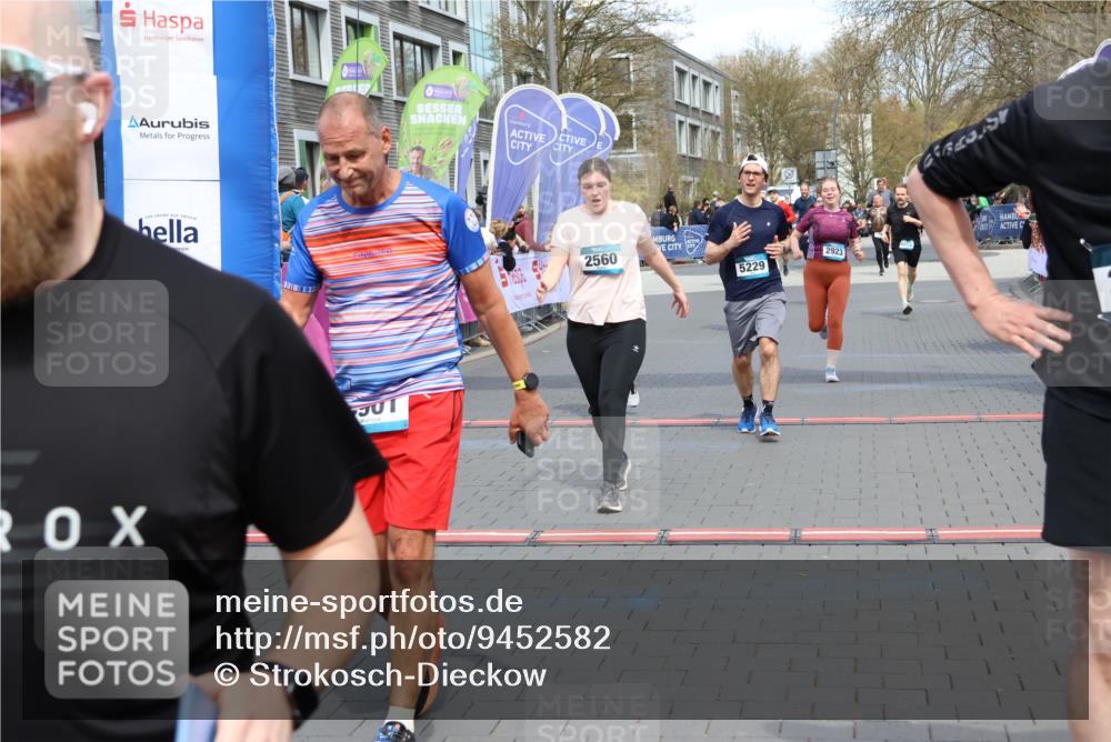 12.04.2026 - 45. Internationalen Wilhelmsburger Insellauf Strokosch-Dieckow http://msf.ph/oto/9452582 12.04.2026 13:09:21 Ziel 4901, 5746, 2560, 5229, 2077, 2923, 4652 meine-sportfotos.de