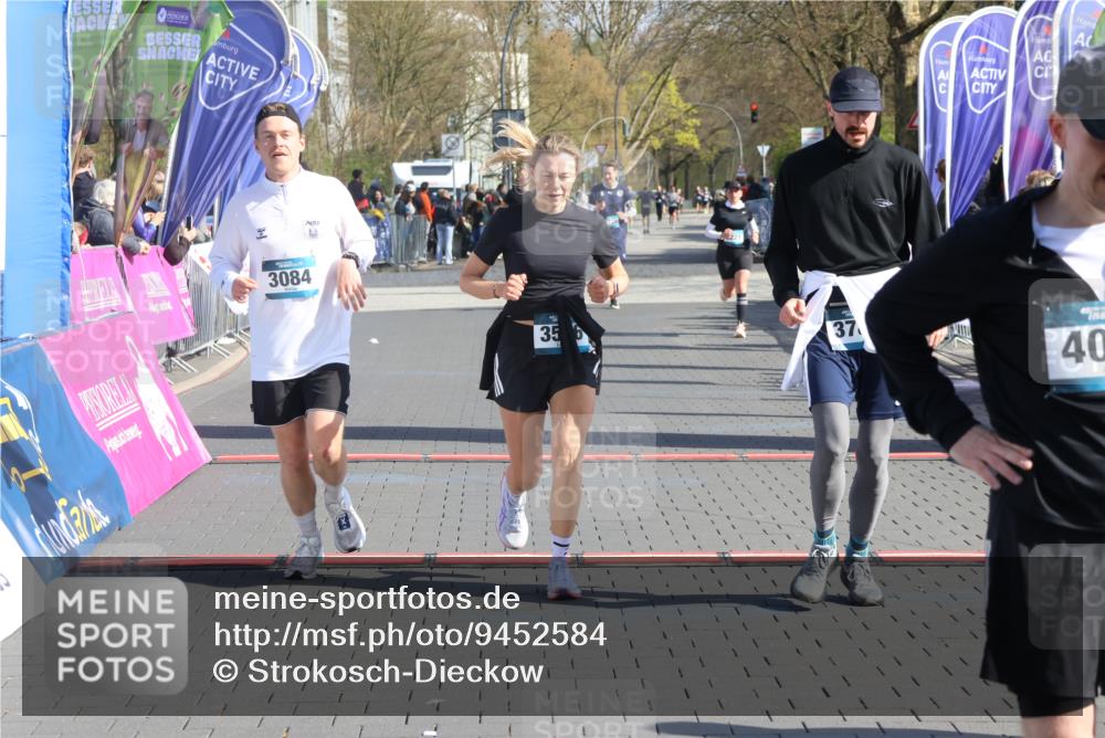 12.04.2026 - 45. Internationalen Wilhelmsburger Insellauf Strokosch-Dieckow http://msf.ph/oto/9452584 12.04.2026 10:36:17 Ziel 5589, 3084, 3516 meine-sportfotos.de