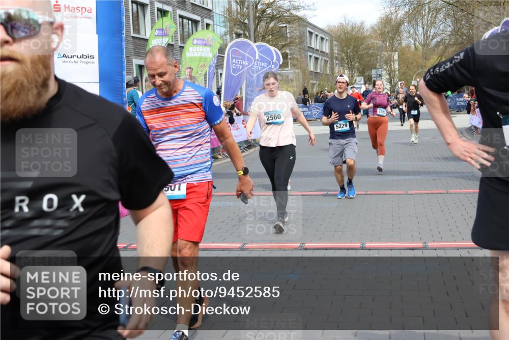 12.04.2026 - 45. Internationalen Wilhelmsburger Insellauf Strokosch-Dieckow http://msf.ph/oto/9452585 12.04.2026 13:09:21 Ziel 4901, 5746, 2560, 5229, 2077, 2923, 4652 meine-sportfotos.de