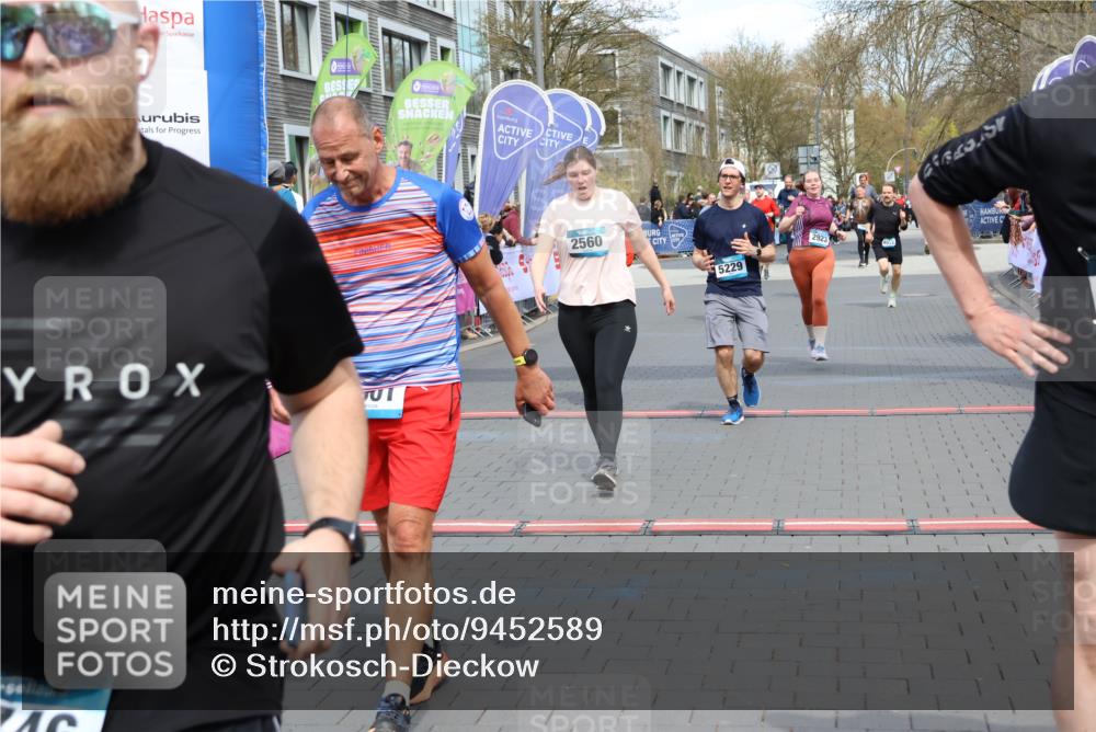 12.04.2026 - 45. Internationalen Wilhelmsburger Insellauf Strokosch-Dieckow http://msf.ph/oto/9452589 12.04.2026 13:09:21 Ziel 4901, 5746, 2560, 5229, 2077, 2923, 4652 meine-sportfotos.de