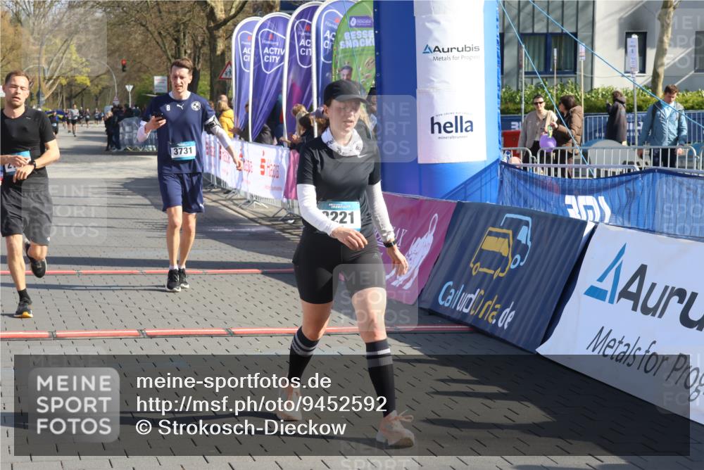 12.04.2026 - 45. Internationalen Wilhelmsburger Insellauf Strokosch-Dieckow http://msf.ph/oto/9452592 12.04.2026 10:36:24 Ziel 3221, 2192, 3731, 4118 meine-sportfotos.de