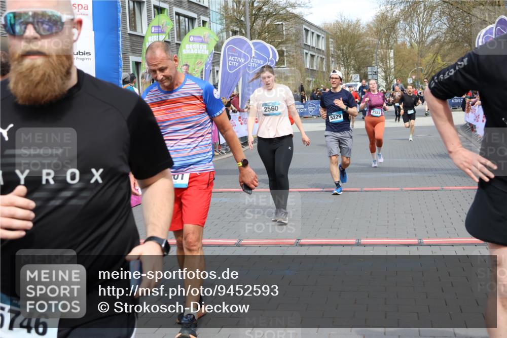 12.04.2026 - 45. Internationalen Wilhelmsburger Insellauf Strokosch-Dieckow http://msf.ph/oto/9452593 12.04.2026 13:09:21 Ziel 4901, 5746, 2560, 5229, 2077, 2923, 4652 meine-sportfotos.de