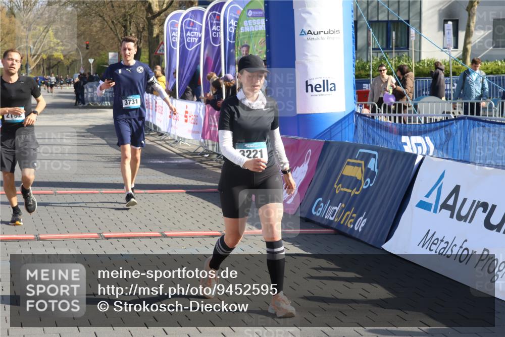 12.04.2026 - 45. Internationalen Wilhelmsburger Insellauf Strokosch-Dieckow http://msf.ph/oto/9452595 12.04.2026 10:36:24 Ziel 3221, 2192, 3731, 4118 meine-sportfotos.de