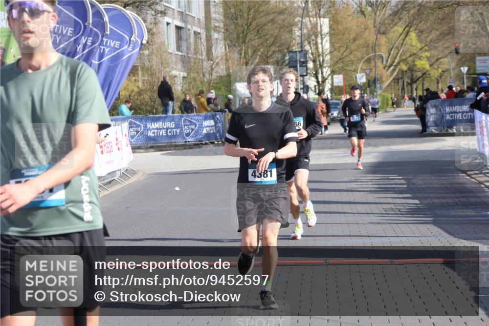 12.04.2026 - 45. Internationalen Wilhelmsburger Insellauf Strokosch-Dieckow http://msf.ph/oto/9452597 12.04.2026 10:24:00 Ziel 5237, 4381, 4566 meine-sportfotos.de