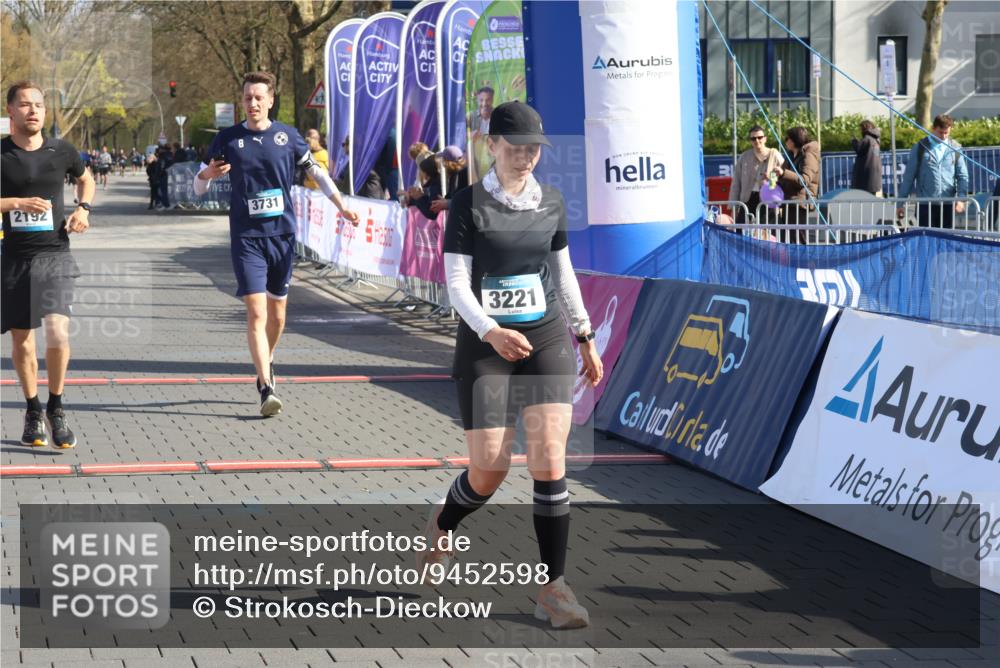 12.04.2026 - 45. Internationalen Wilhelmsburger Insellauf Strokosch-Dieckow http://msf.ph/oto/9452598 12.04.2026 10:36:24 Ziel 3221, 2192, 3731, 4118 meine-sportfotos.de