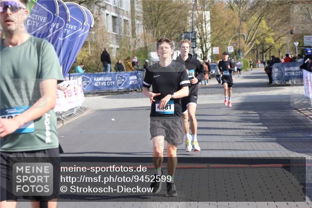 12.04.2026 - 45. Internationalen Wilhelmsburger Insellauf Strokosch-Dieckow http://msf.ph/oto/9452599 12.04.2026 10:24:00 Ziel 5237, 4381, 4566 meine-sportfotos.de