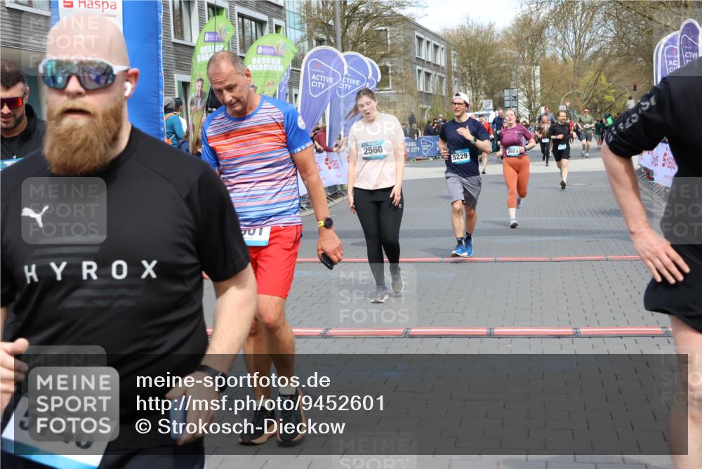 12.04.2026 - 45. Internationalen Wilhelmsburger Insellauf Strokosch-Dieckow http://msf.ph/oto/9452601 12.04.2026 13:09:21 Ziel 4901, 5746, 2560, 5229, 2077, 2923, 4652 meine-sportfotos.de