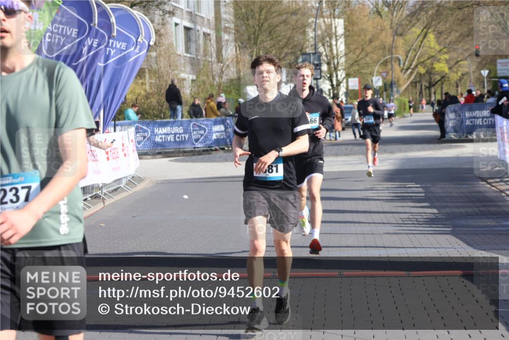 12.04.2026 - 45. Internationalen Wilhelmsburger Insellauf Strokosch-Dieckow http://msf.ph/oto/9452602 12.04.2026 10:24:00 Ziel 5237, 4381, 4566 meine-sportfotos.de