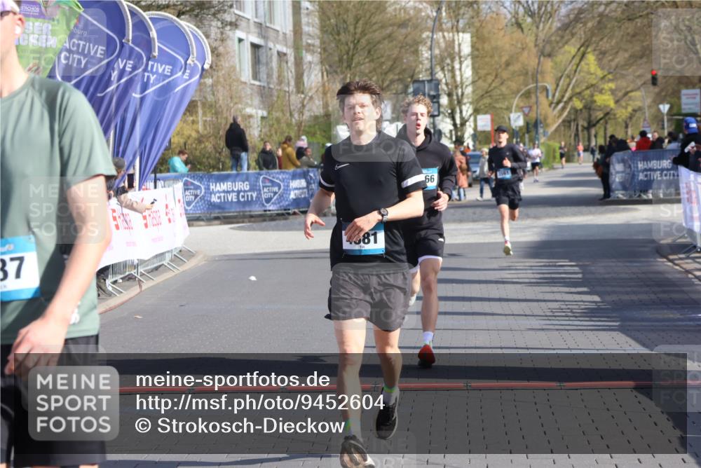 12.04.2026 - 45. Internationalen Wilhelmsburger Insellauf Strokosch-Dieckow http://msf.ph/oto/9452604 12.04.2026 10:24:00 Ziel 5237, 4381, 4566 meine-sportfotos.de