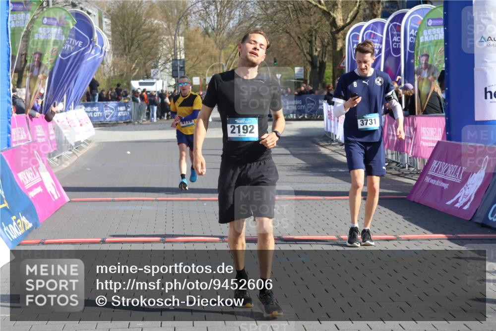 12.04.2026 - 45. Internationalen Wilhelmsburger Insellauf Strokosch-Dieckow http://msf.ph/oto/9452606 12.04.2026 10:36:26 Ziel 3221, 2192, 3731, 4118 meine-sportfotos.de