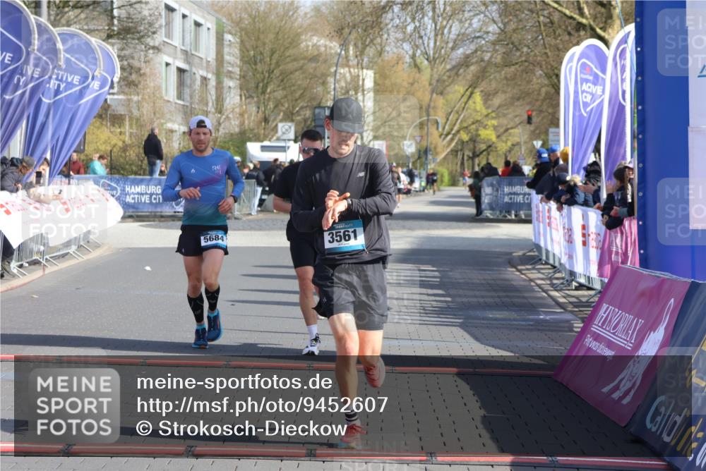 12.04.2026 - 45. Internationalen Wilhelmsburger Insellauf Strokosch-Dieckow http://msf.ph/oto/9452607 12.04.2026 10:24:05 Ziel 4566, 3561, 4492, 5684 meine-sportfotos.de