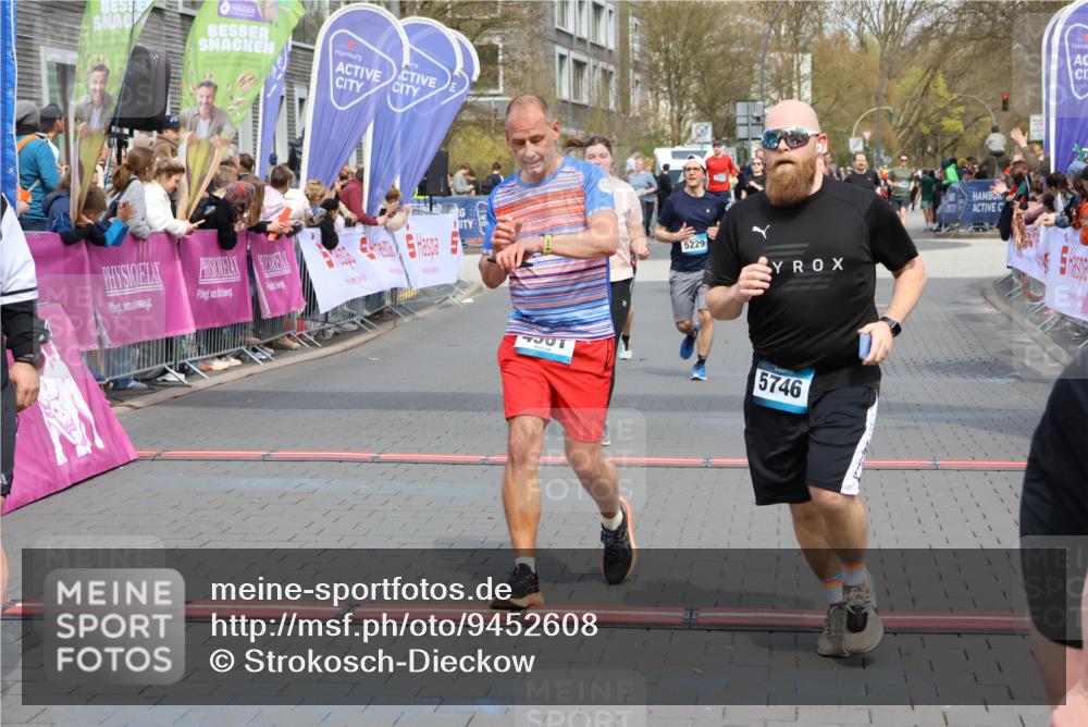 12.04.2026 - 45. Internationalen Wilhelmsburger Insellauf Strokosch-Dieckow http://msf.ph/oto/9452608 12.04.2026 13:09:18 Ziel 4039, 4901, 5746, 2560, 5229, 2077, 2923 meine-sportfotos.de
