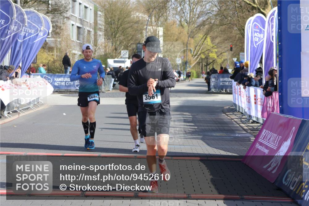 12.04.2026 - 45. Internationalen Wilhelmsburger Insellauf Strokosch-Dieckow http://msf.ph/oto/9452610 12.04.2026 10:24:05 Ziel 4566, 3561, 4492, 5684 meine-sportfotos.de