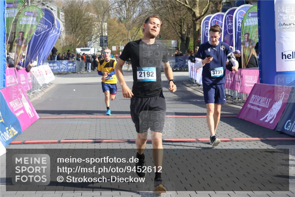 12.04.2026 - 45. Internationalen Wilhelmsburger Insellauf Strokosch-Dieckow http://msf.ph/oto/9452612 12.04.2026 10:36:26 Ziel 3221, 2192, 3731, 4118 meine-sportfotos.de