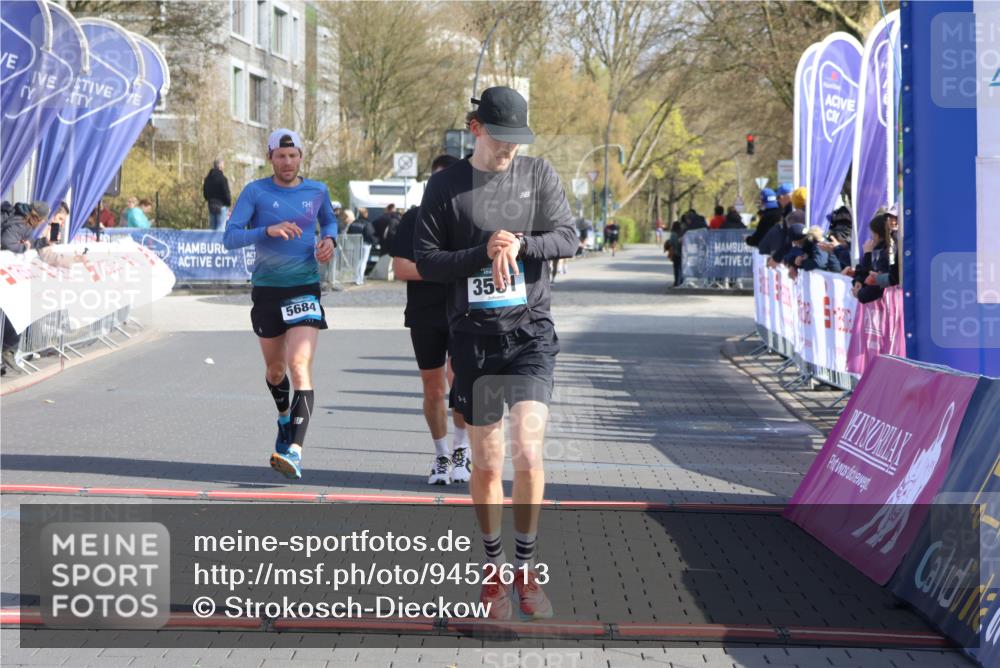 12.04.2026 - 45. Internationalen Wilhelmsburger Insellauf Strokosch-Dieckow http://msf.ph/oto/9452613 12.04.2026 10:24:05 Ziel 4566, 3561, 4492, 5684 meine-sportfotos.de