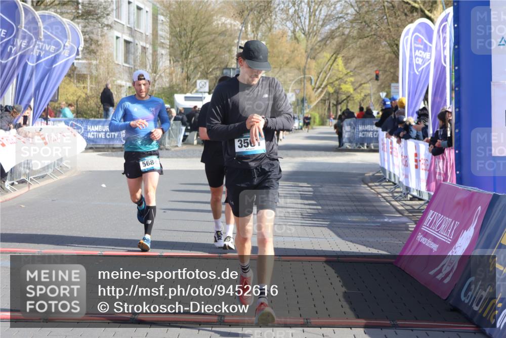 12.04.2026 - 45. Internationalen Wilhelmsburger Insellauf Strokosch-Dieckow http://msf.ph/oto/9452616 12.04.2026 10:24:05 Ziel 4566, 3561, 4492, 5684 meine-sportfotos.de