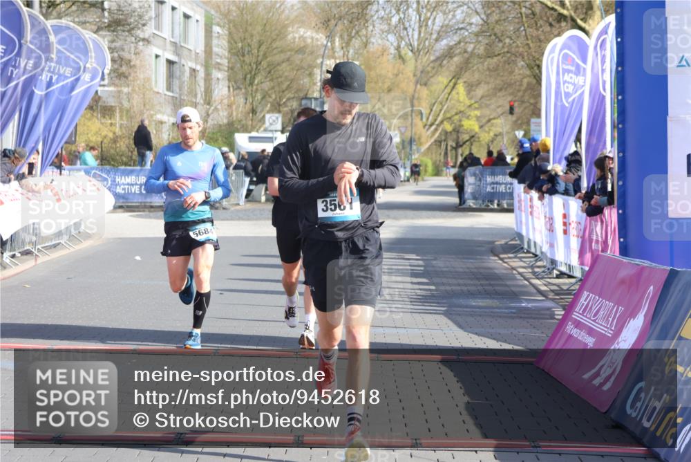 12.04.2026 - 45. Internationalen Wilhelmsburger Insellauf Strokosch-Dieckow http://msf.ph/oto/9452618 12.04.2026 10:24:05 Ziel 4566, 3561, 4492, 5684 meine-sportfotos.de