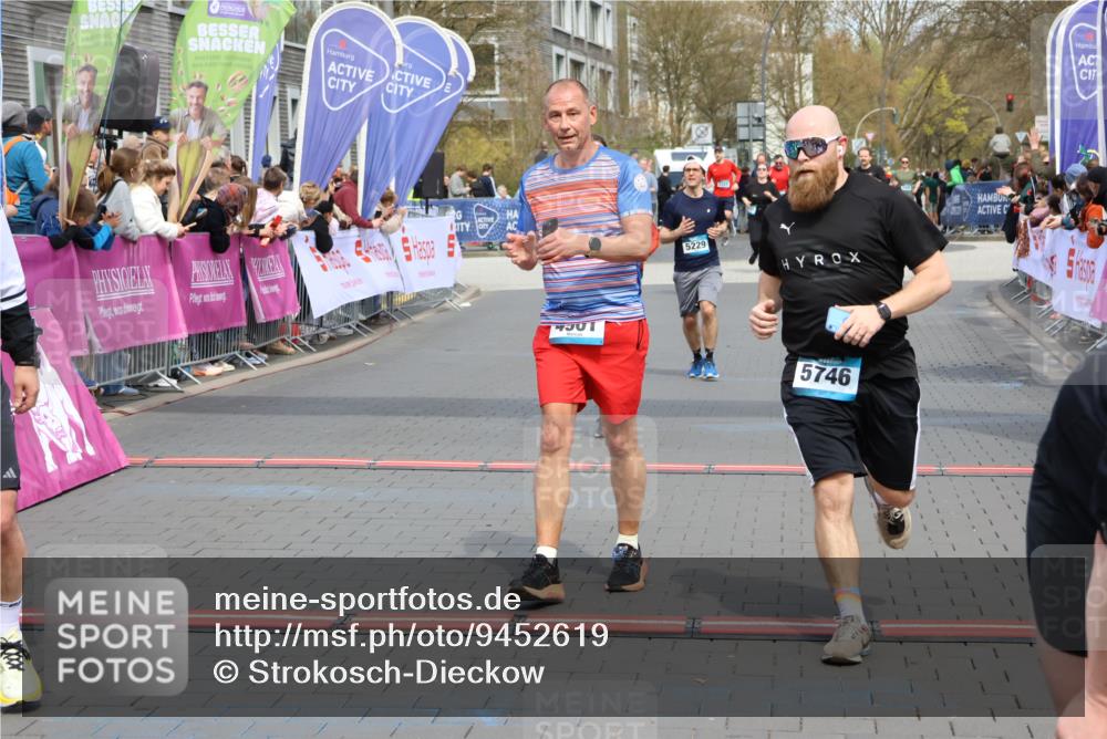 12.04.2026 - 45. Internationalen Wilhelmsburger Insellauf Strokosch-Dieckow http://msf.ph/oto/9452619 12.04.2026 13:09:18 Ziel 4039, 4901, 5746, 2560, 5229, 2077, 2923 meine-sportfotos.de