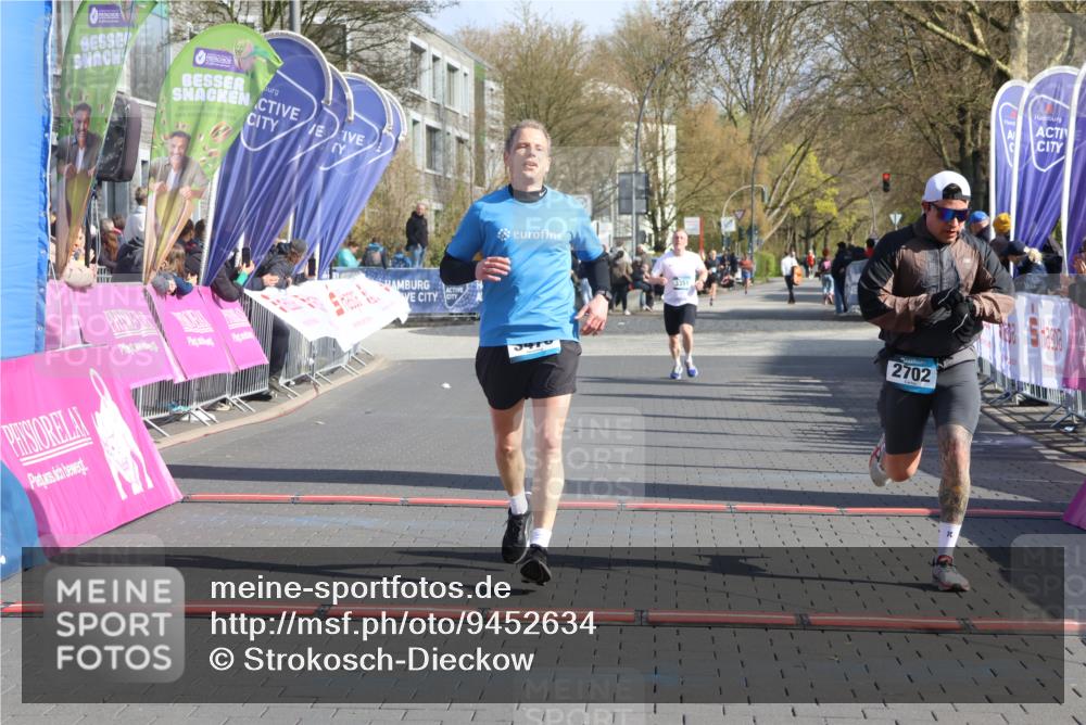 12.04.2026 - 45. Internationalen Wilhelmsburger Insellauf Strokosch-Dieckow http://msf.ph/oto/9452634 12.04.2026 10:24:18 Ziel 3476, 2702, 3351 meine-sportfotos.de