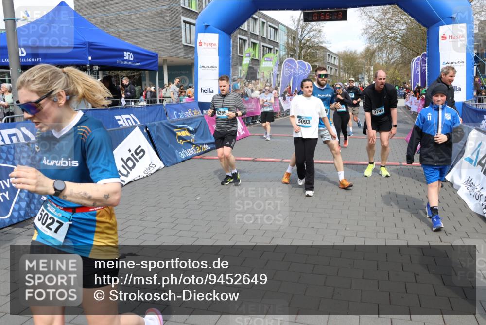 12.04.2026 - 45. Internationalen Wilhelmsburger Insellauf Strokosch-Dieckow http://msf.ph/oto/9452649 12.04.2026 13:09:12 Ziel 5027, 5093, 5020, 4265, 3035, 5305, 4757, 4039 meine-sportfotos.de
