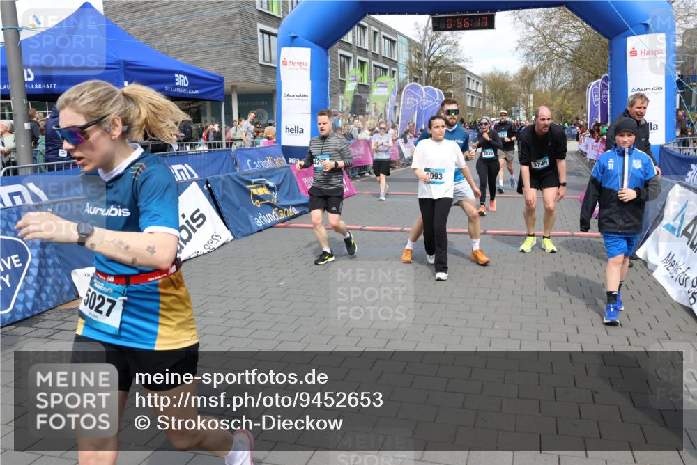 12.04.2026 - 45. Internationalen Wilhelmsburger Insellauf Strokosch-Dieckow http://msf.ph/oto/9452653 12.04.2026 13:09:12 Ziel 5027, 5093, 5020, 4265, 3035, 5305, 4757, 4039 meine-sportfotos.de