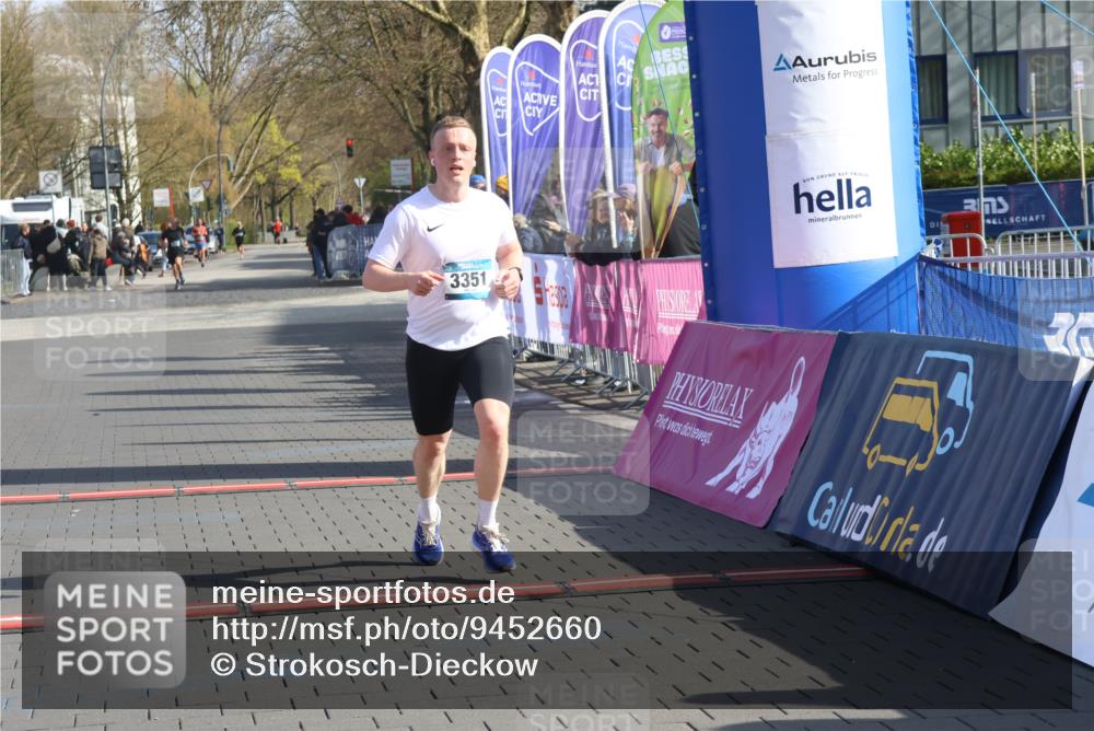 12.04.2026 - 45. Internationalen Wilhelmsburger Insellauf Strokosch-Dieckow http://msf.ph/oto/9452660 12.04.2026 10:24:22 Ziel 3476, 2702, 3351 meine-sportfotos.de