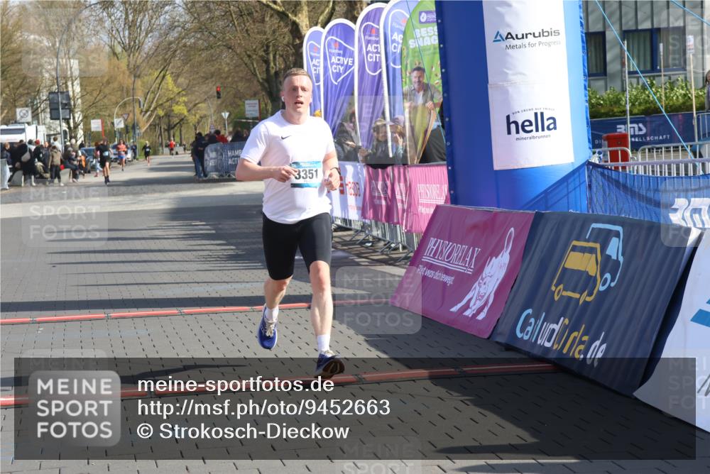 12.04.2026 - 45. Internationalen Wilhelmsburger Insellauf Strokosch-Dieckow http://msf.ph/oto/9452663 12.04.2026 10:24:22 Ziel 3476, 2702, 3351 meine-sportfotos.de