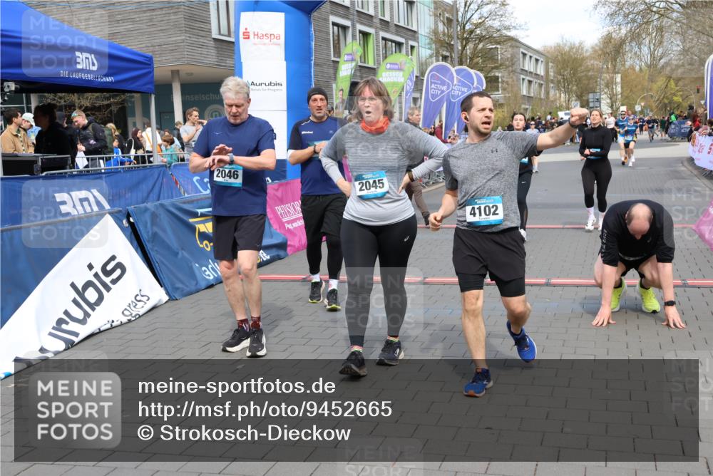 12.04.2026 - 45. Internationalen Wilhelmsburger Insellauf Strokosch-Dieckow http://msf.ph/oto/9452665 12.04.2026 13:09:05 Ziel 3745, 2046, 4102, 5795, 4860, 5313, 5027, 5093 meine-sportfotos.de