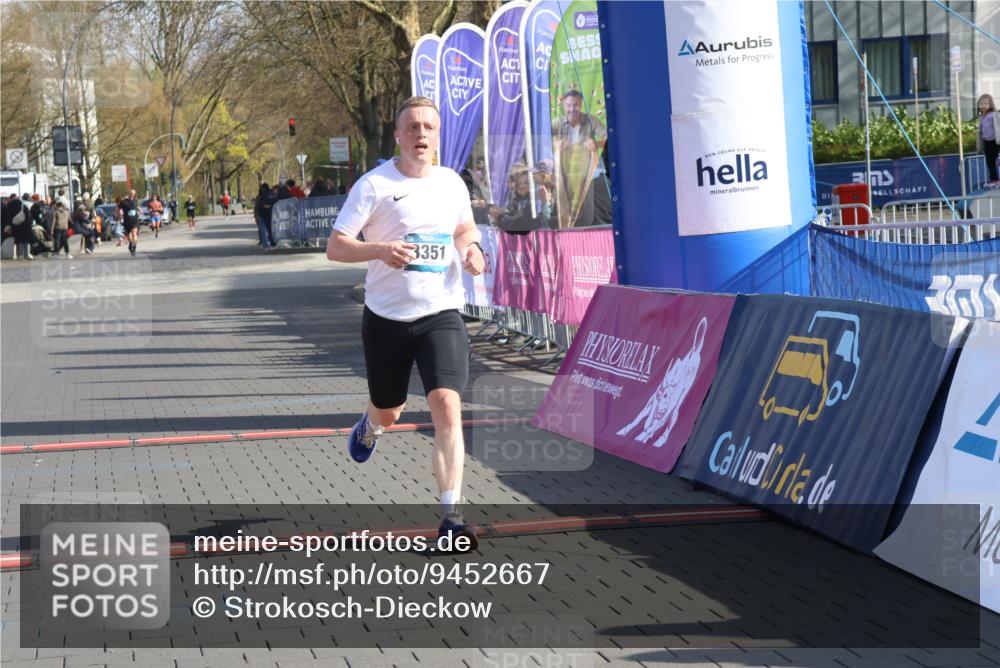 12.04.2026 - 45. Internationalen Wilhelmsburger Insellauf Strokosch-Dieckow http://msf.ph/oto/9452667 12.04.2026 10:24:22 Ziel 3476, 2702, 3351 meine-sportfotos.de